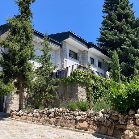 Gran Chalet Con Piscina Y Apartamento En Navacerrada Villa Exterior photo